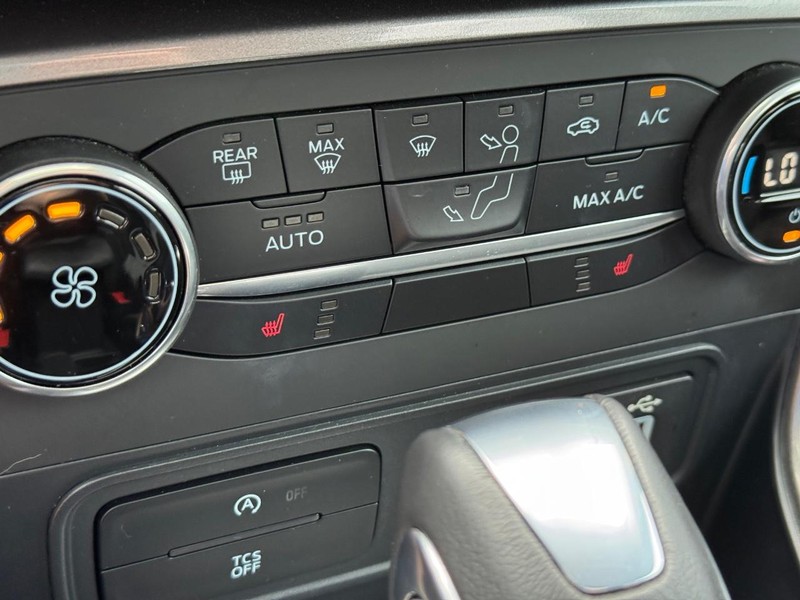 Ford EcoSport Vehicle Full-screen Gallery Image 24
