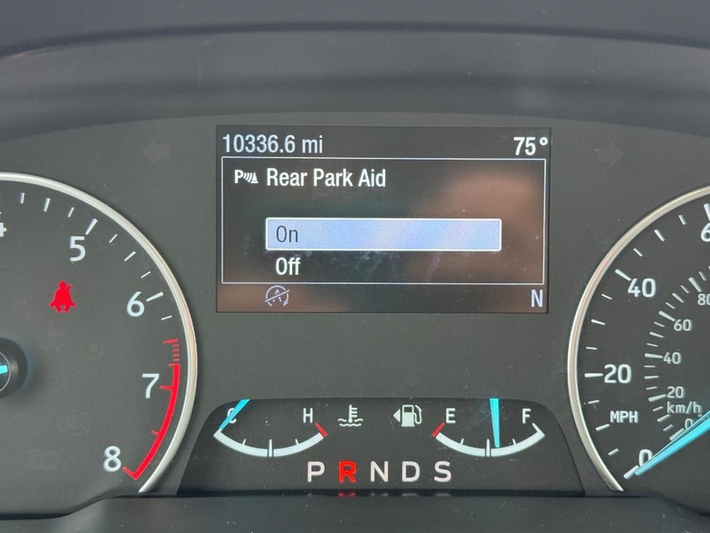 Ford EcoSport Vehicle Full-screen Gallery Image 26