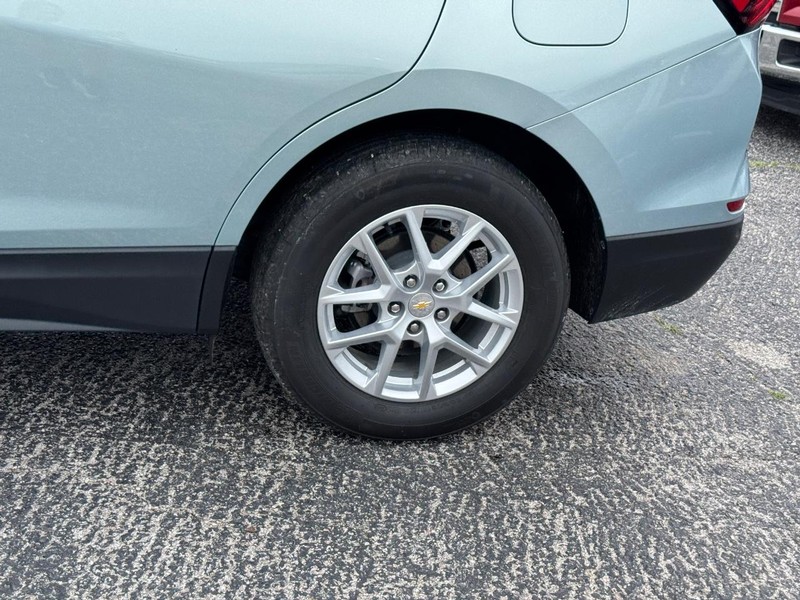 Chevrolet Equinox Vehicle Full-screen Gallery Image 11