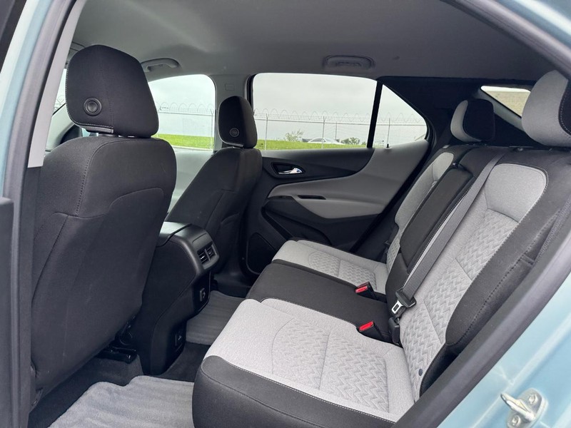 Chevrolet Equinox Vehicle Full-screen Gallery Image 12