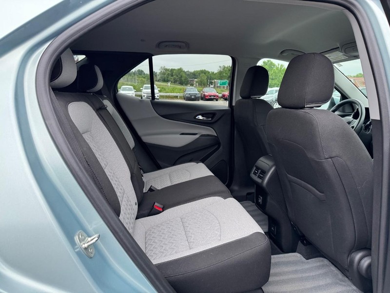 Chevrolet Equinox Vehicle Full-screen Gallery Image 13