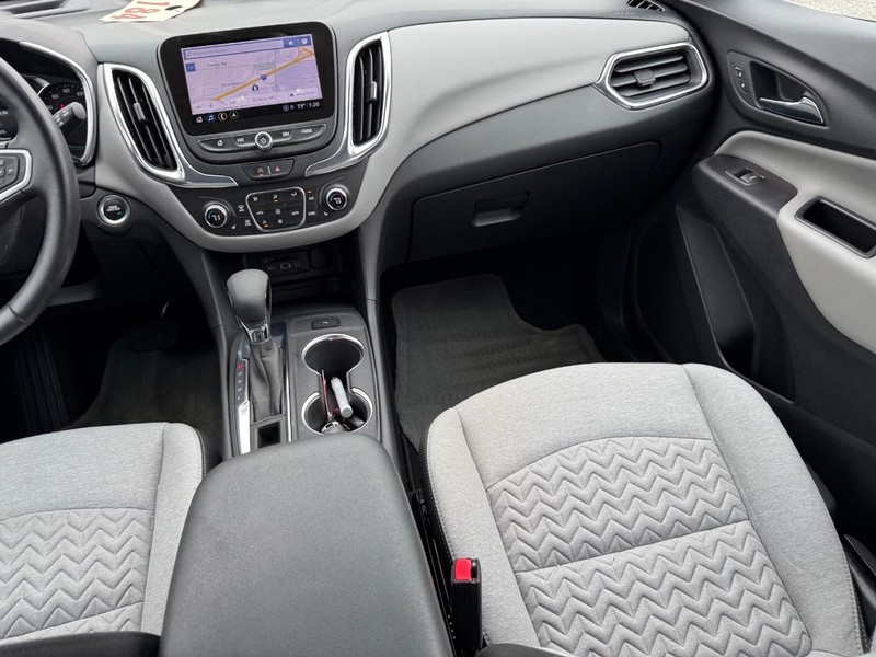 Chevrolet Equinox Vehicle Full-screen Gallery Image 16