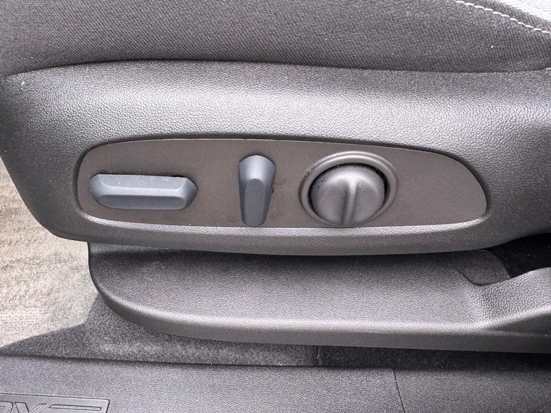 Chevrolet Equinox Vehicle Full-screen Gallery Image 17