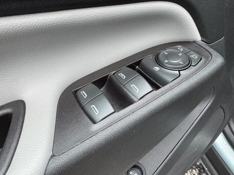 Chevrolet Equinox Vehicle Full-screen Gallery Image 18