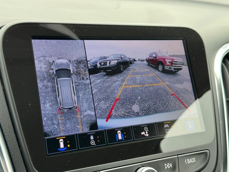 Chevrolet Equinox Vehicle Full-screen Gallery Image 24
