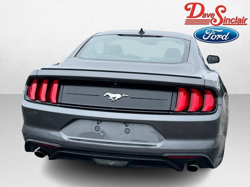 Ford Mustang Vehicle Full-screen Gallery Image 08