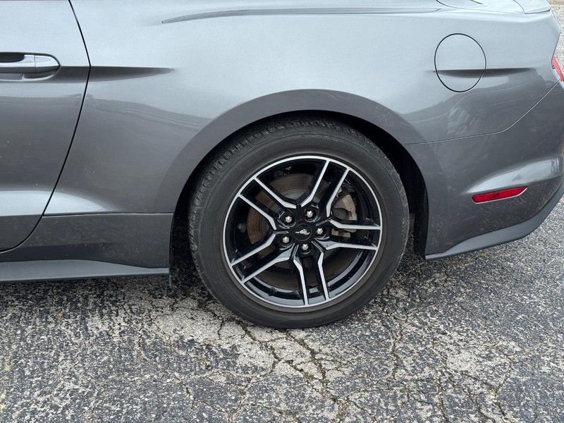 Ford Mustang Vehicle Full-screen Gallery Image 11