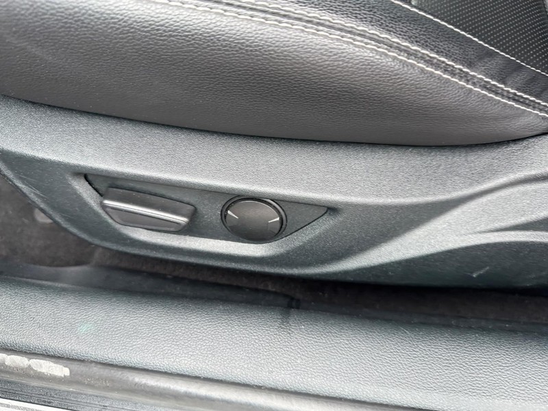 Ford Mustang Vehicle Full-screen Gallery Image 18