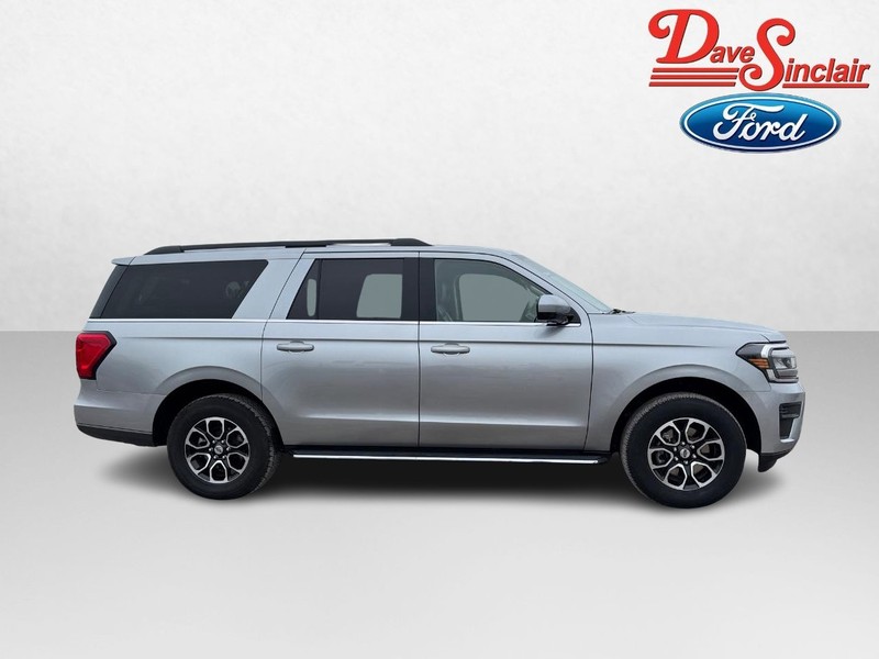 Ford Expedition Max Vehicle Full-screen Gallery Image 05