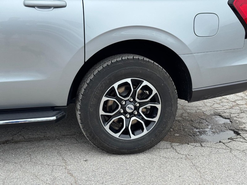 Ford Expedition Max Vehicle Full-screen Gallery Image 11