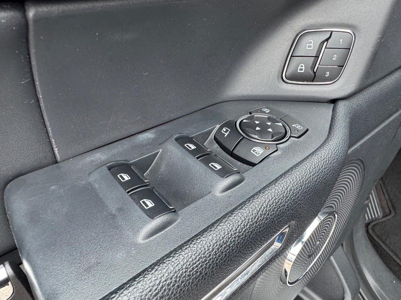 Ford Expedition Max Vehicle Full-screen Gallery Image 20