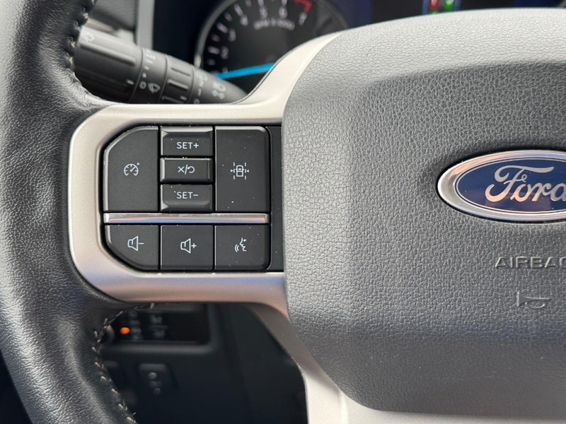 Ford Expedition Max Vehicle Full-screen Gallery Image 23