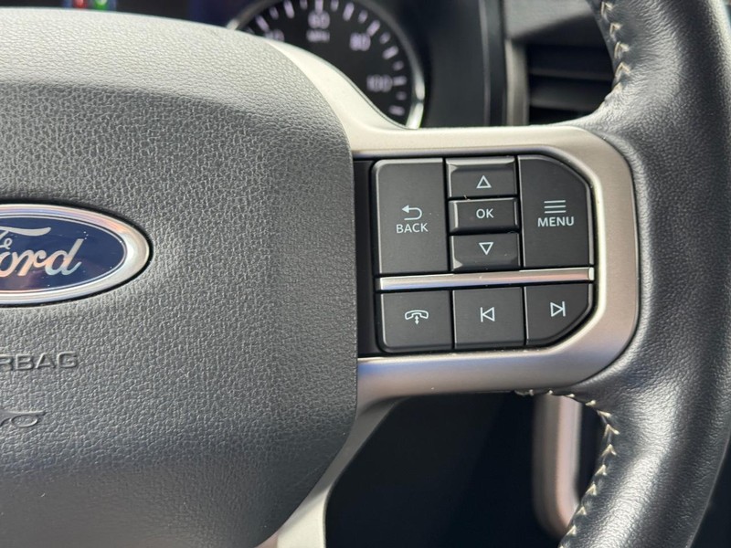 Ford Expedition Max Vehicle Full-screen Gallery Image 24