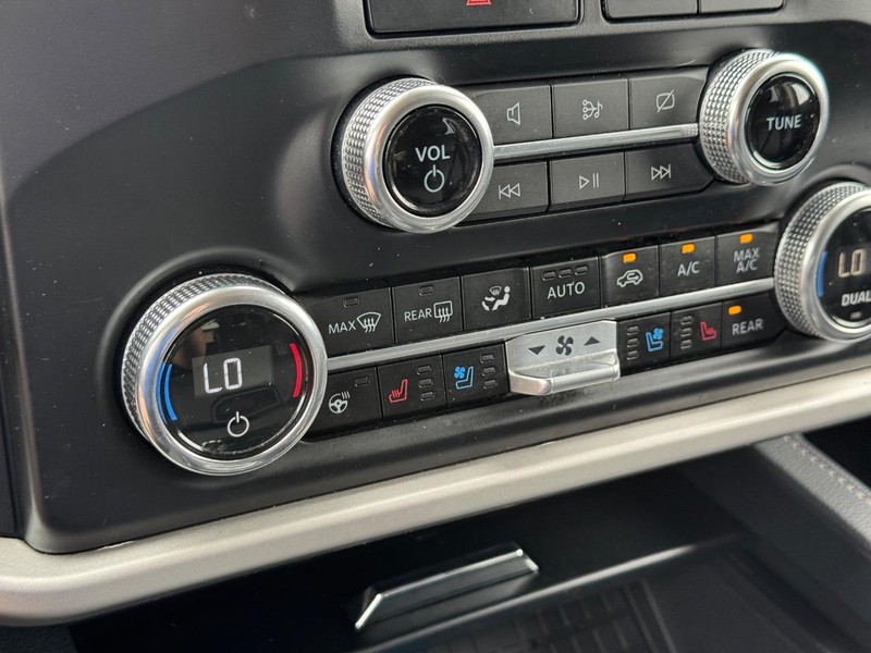 Ford Expedition Max Vehicle Full-screen Gallery Image 26