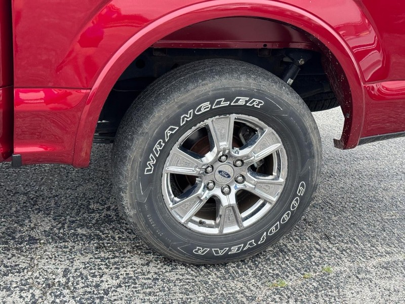 Ford F-150 Vehicle Full-screen Gallery Image 11