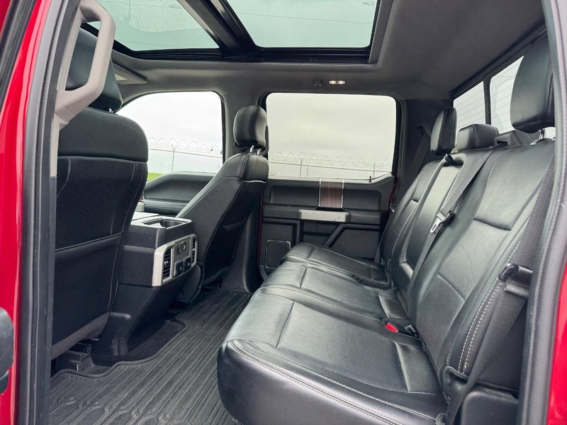 Ford F-150 Vehicle Full-screen Gallery Image 12