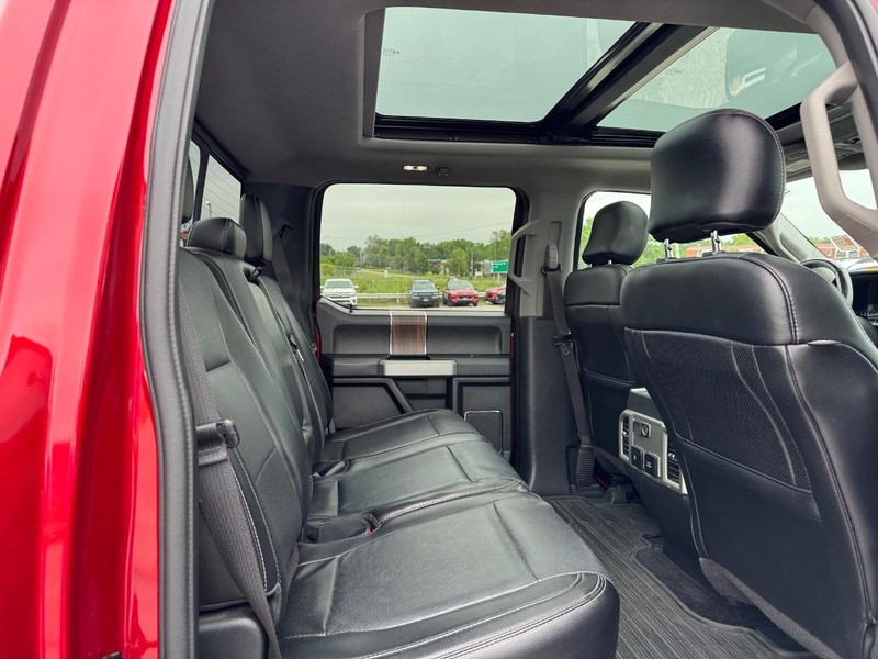 Ford F-150 Vehicle Full-screen Gallery Image 14