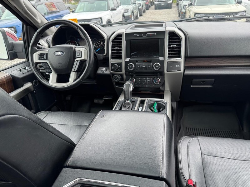 Ford F-150 Vehicle Full-screen Gallery Image 16