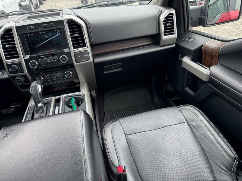Ford F-150 Vehicle Full-screen Gallery Image 17