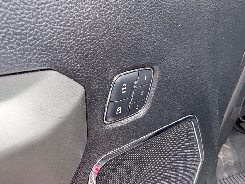 Ford F-150 Vehicle Full-screen Gallery Image 20