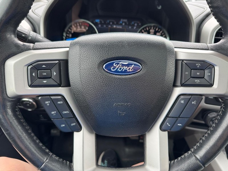 Ford F-150 Vehicle Full-screen Gallery Image 21