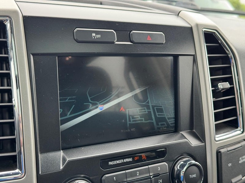 Ford F-150 Vehicle Full-screen Gallery Image 24