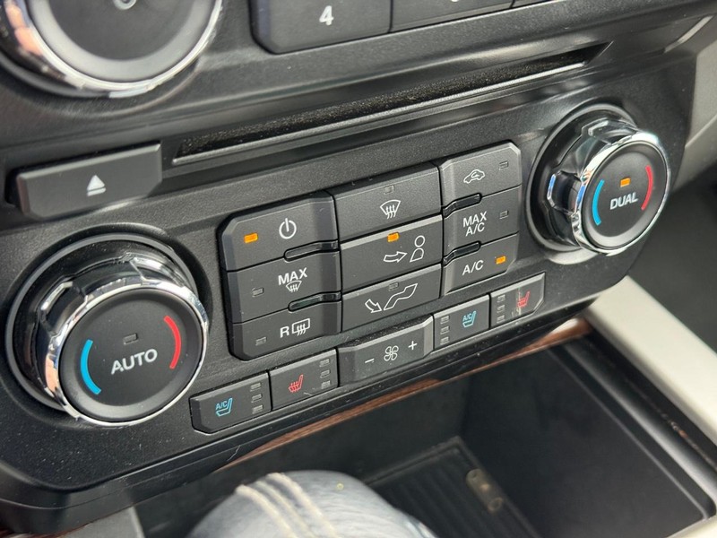 Ford F-150 Vehicle Full-screen Gallery Image 25
