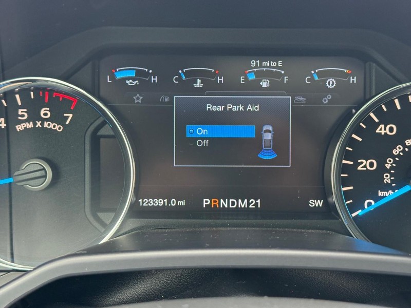 Ford F-150 Vehicle Full-screen Gallery Image 27