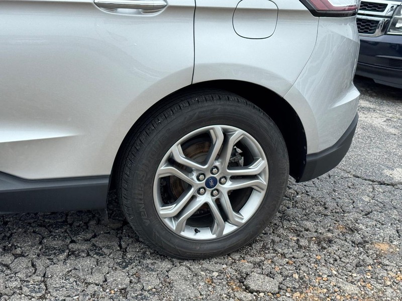 Ford Edge Vehicle Full-screen Gallery Image 11