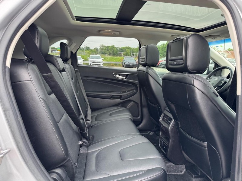 Ford Edge Vehicle Full-screen Gallery Image 14