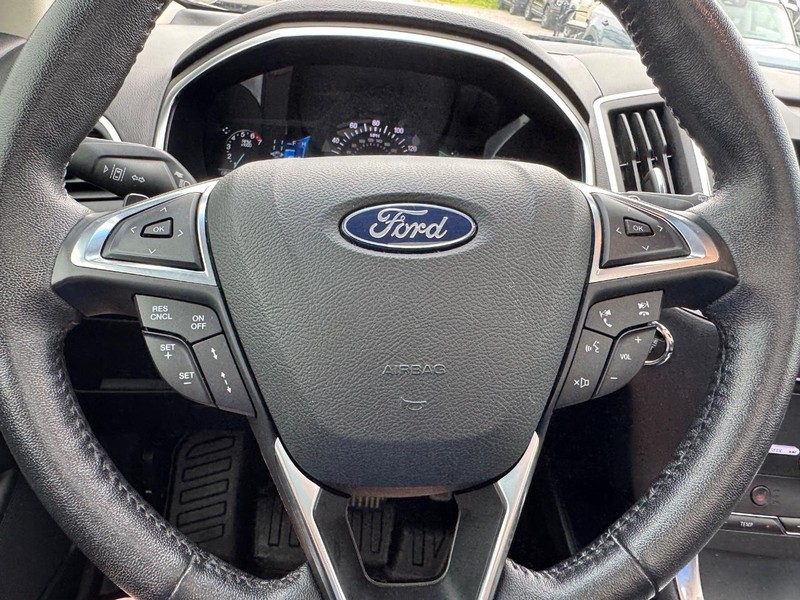 Ford Edge Vehicle Full-screen Gallery Image 22