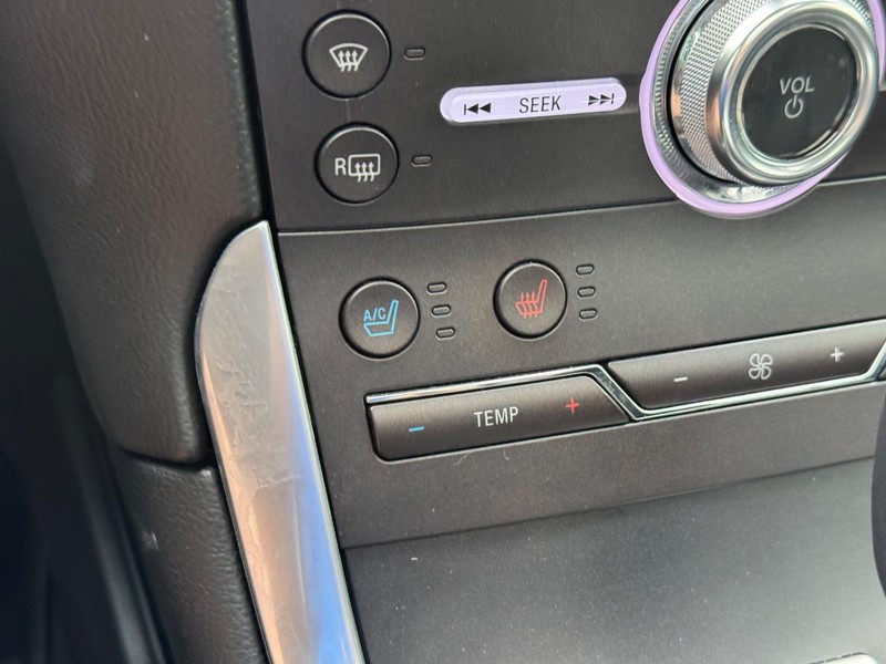 Ford Edge Vehicle Full-screen Gallery Image 26