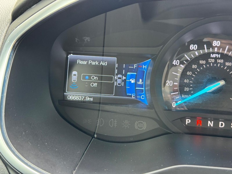 Ford Edge Vehicle Full-screen Gallery Image 28