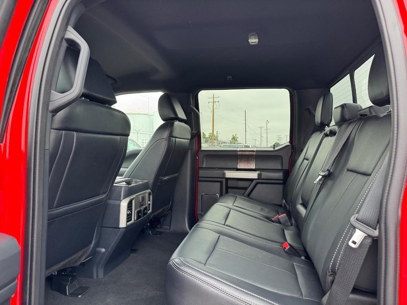 Ford Super Duty F-350 DRW Vehicle Full-screen Gallery Image 12