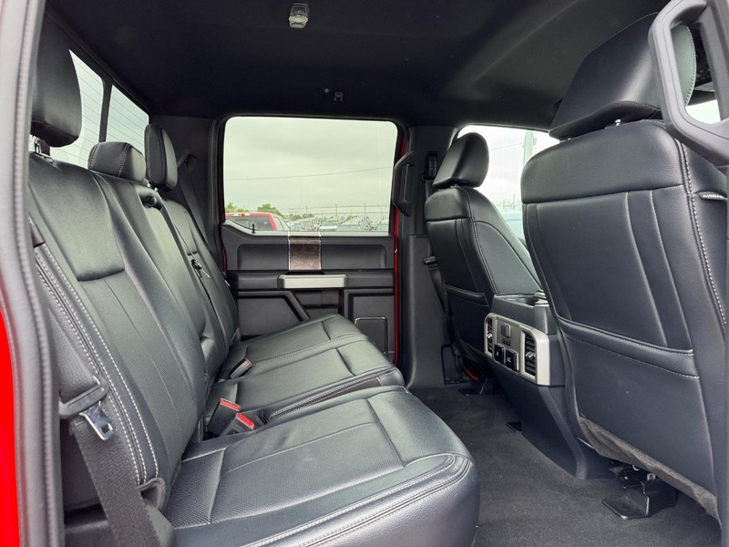 Ford Super Duty F-350 DRW Vehicle Full-screen Gallery Image 13