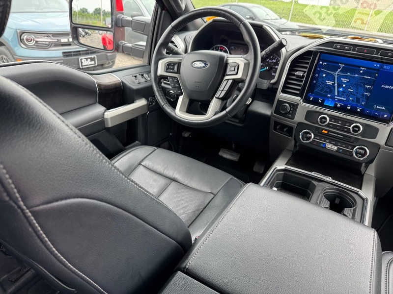 Ford Super Duty F-350 DRW Vehicle Full-screen Gallery Image 14
