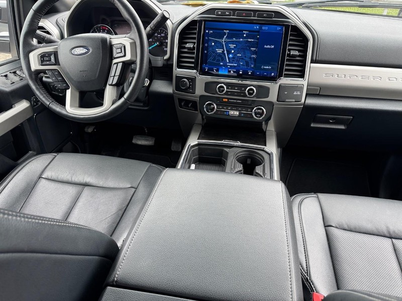Ford Super Duty F-350 DRW Vehicle Full-screen Gallery Image 15