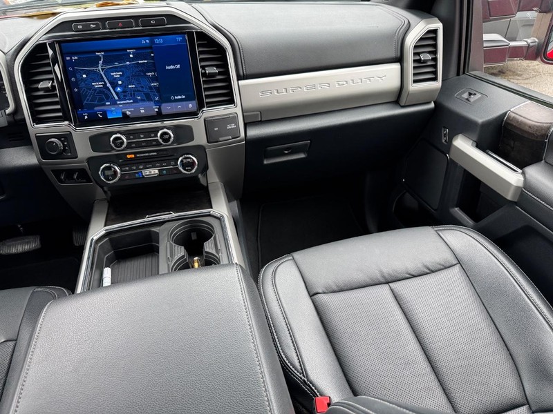 Ford Super Duty F-350 DRW Vehicle Full-screen Gallery Image 16