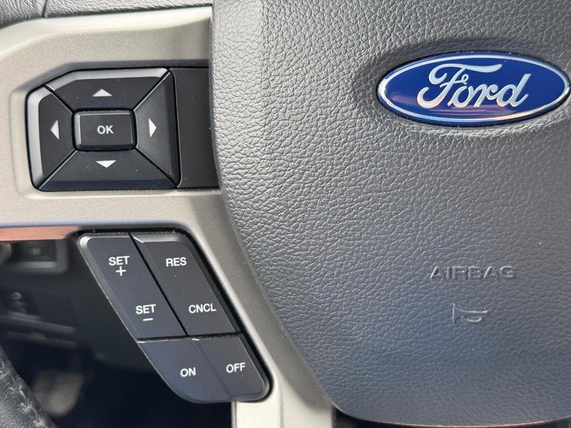 Ford Super Duty F-350 DRW Vehicle Full-screen Gallery Image 21