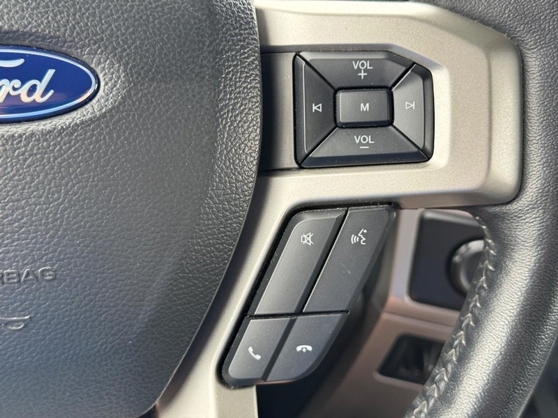 Ford Super Duty F-350 DRW Vehicle Full-screen Gallery Image 22