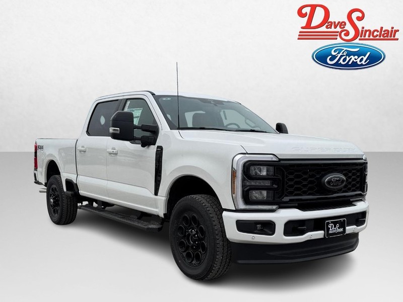 Ford Super Duty F-250 SRW Vehicle Full-screen Gallery Image 04