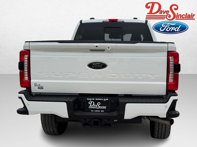Ford Super Duty F-250 SRW Vehicle Full-screen Gallery Image 08