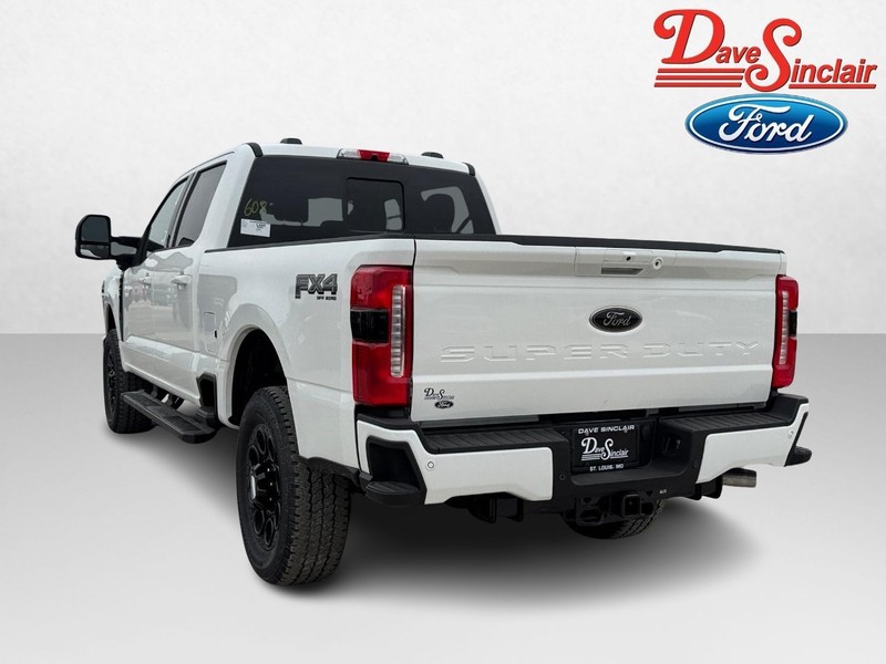 Ford Super Duty F-250 SRW Vehicle Full-screen Gallery Image 09