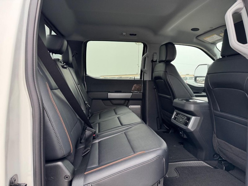 Ford Super Duty F-250 SRW Vehicle Full-screen Gallery Image 13