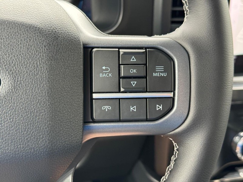 Ford Super Duty F-250 SRW Vehicle Full-screen Gallery Image 23