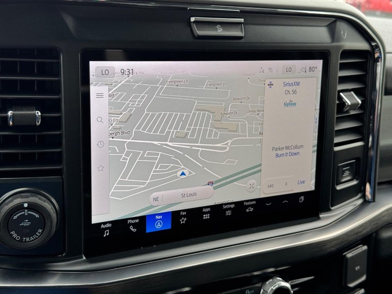 Ford Super Duty F-250 SRW Vehicle Full-screen Gallery Image 24