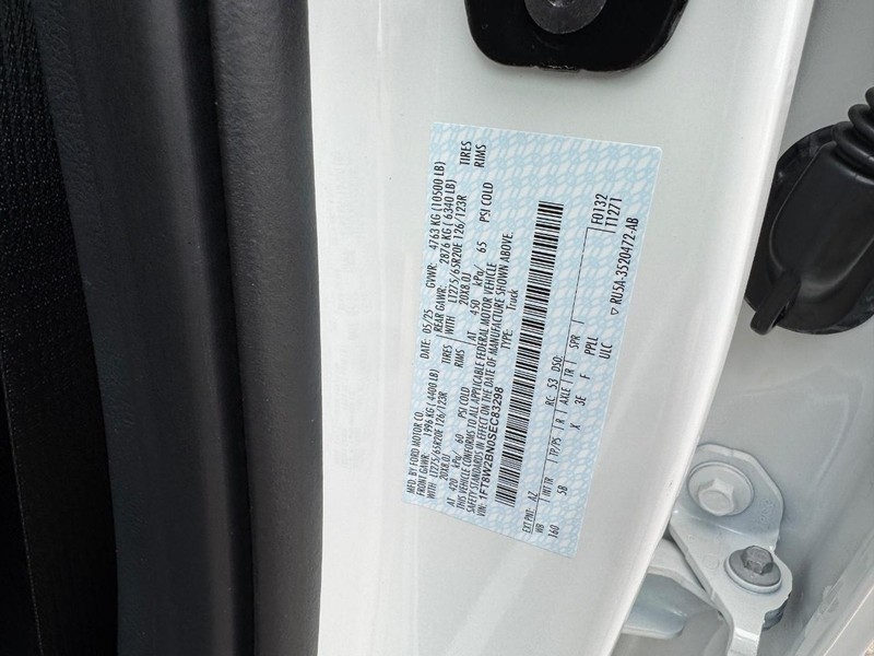 Ford Super Duty F-250 SRW Vehicle Full-screen Gallery Image 27