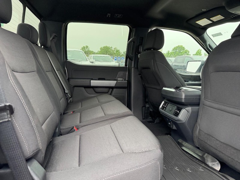 Ford F-150 Vehicle Full-screen Gallery Image 12