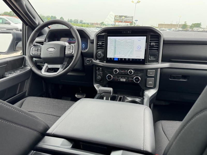 Ford F-150 Vehicle Full-screen Gallery Image 13