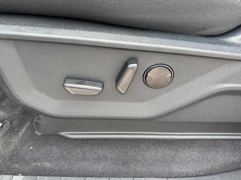Ford F-150 Vehicle Full-screen Gallery Image 17
